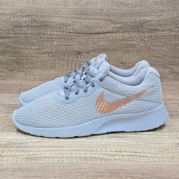 Nike Tanjun Women's Size 8 Gray Running Shoes (BV1154-001) - Picture 3 of 9